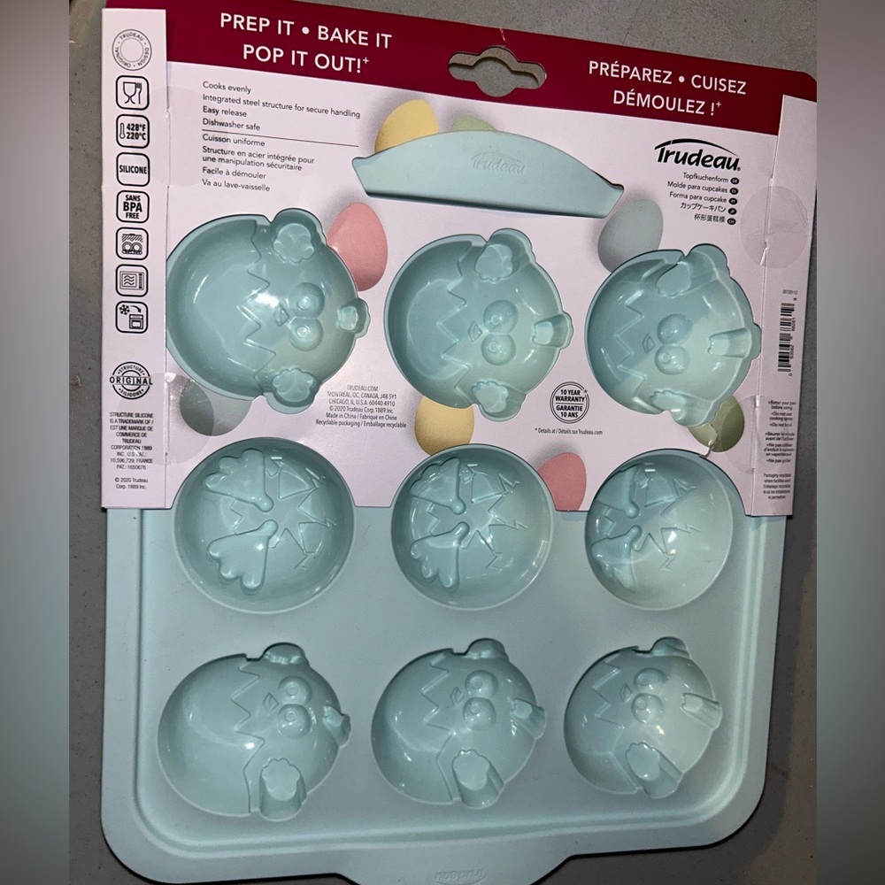 Silicon chick baking mold.